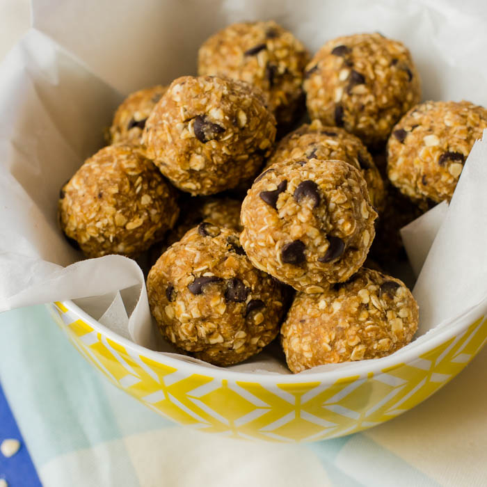 Energy Balls ou bouchées aux flocons d'avoine et cacahuètes Recette