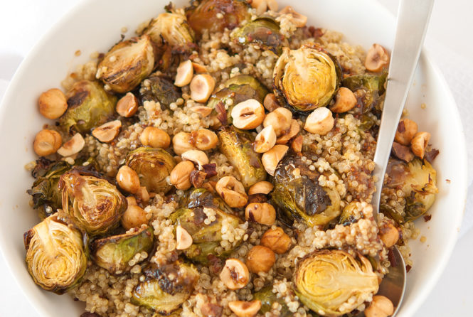 Salade De Quinoa Aux Choux De Bruxelles Rotis Et Aux Noisettes